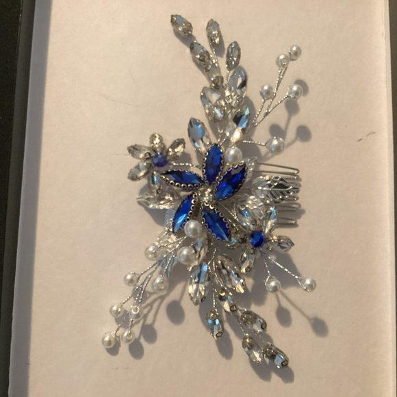 Necklace, earing and hair comb set - Picture 2 of 4